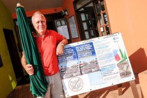 Sciopero dei balneari, da Ostia a Fregene ombrelloni chiusi. Non tutti hanno aderito alla mini serrata