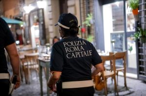 Movida a Roma, minimarket nel mirino: multe a raffica