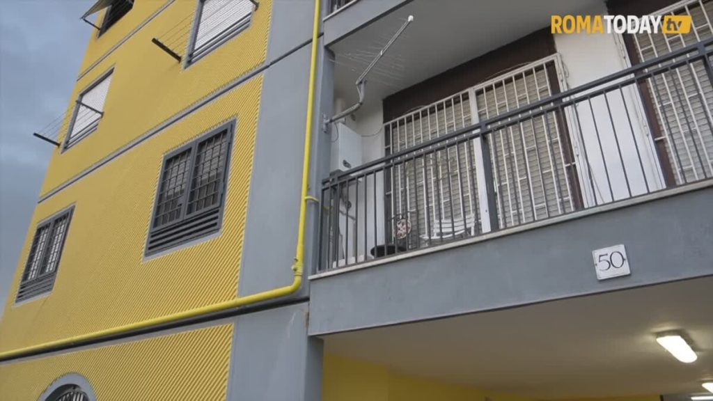 VIDEO | Minacciata con una bara di fronte all'associazione a Tor Bella Monca: l'assessore Zevi incontra Tiziana Ronzio