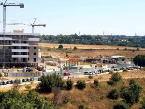 Rifiuti al capolinea del bus e minor sicurezza stradale: caos cassonetti a Torresina