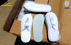 Porto di Civitavecchia, sequestrate oltre 28mila paia di scarpe e pantofole made in Cina