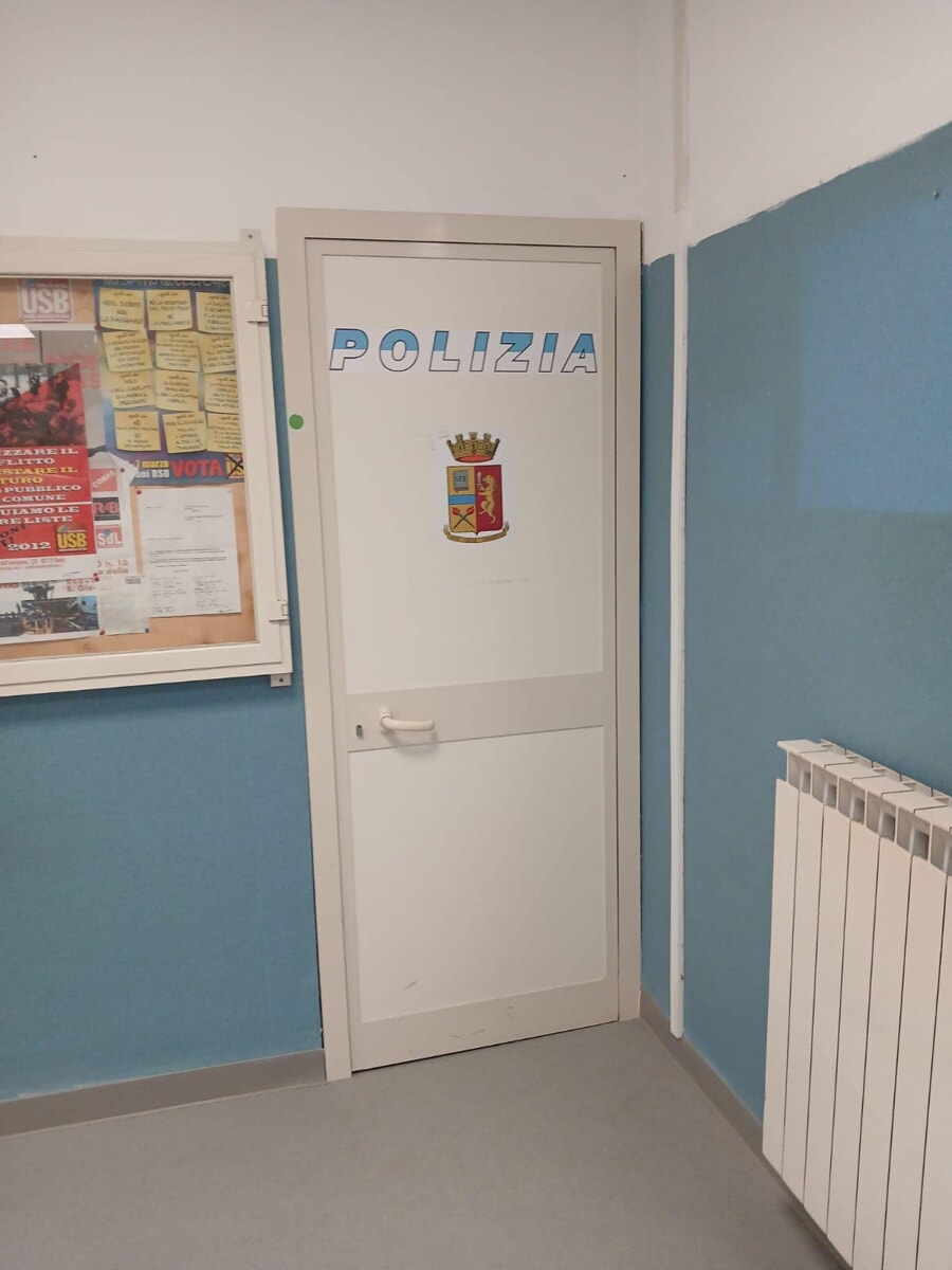 Armato di pistola entra al serd dell'ospedale. Decisivo l'intervento del medico