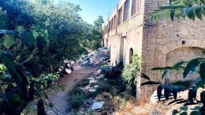 Ex Mira Lanza assediata dai rifiuti: anche la prefettura invoca l’intervento del municipio