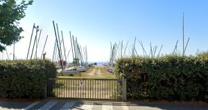 Non solo auto, ladro trovato a smontare il motore di una barca