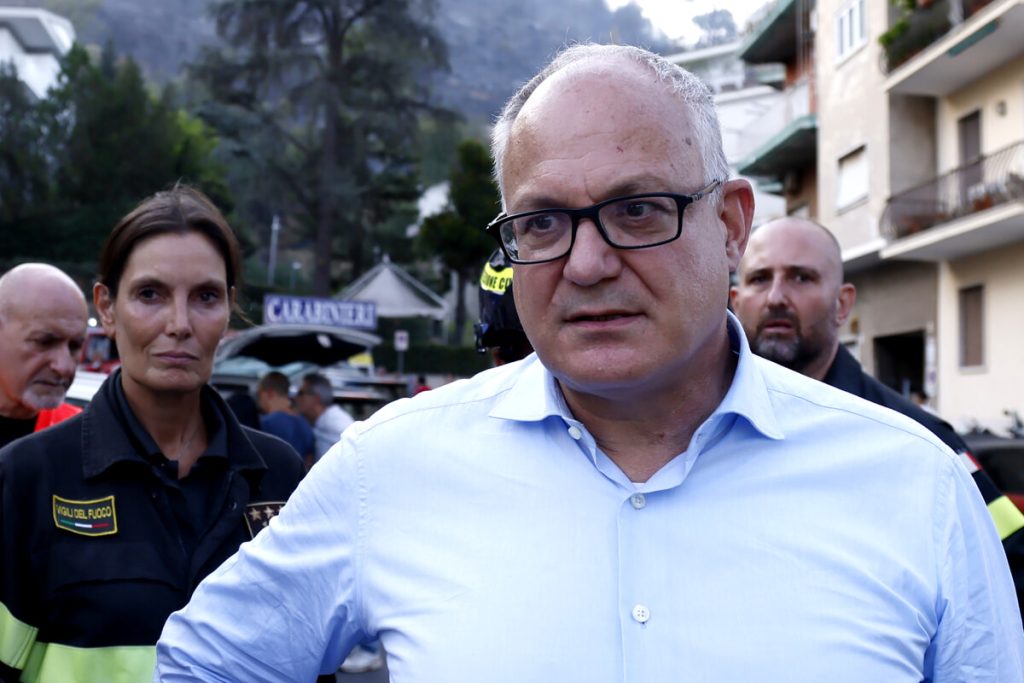 Incendi, M5S e Civica Raggi contro Gualtieri: "Nessuna azione sulle discariche abusive"