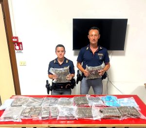 Due giovanissimi romani trovati con 34 chili di droga in autostrada