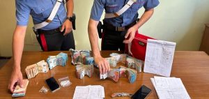 Tor Bella Monaca, blitz nelle zone dello spaccio h24: sequestrati 56mila euro e 250 dosi