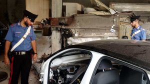 Stavano per sotterrare quattro telai. Fermati due "cannibali" di auto rubate