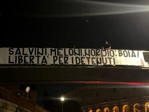 "Salvini, Meloni, Nordio: boia! Libertà per i detenuti". Striscione contro il Governo al Colosseo