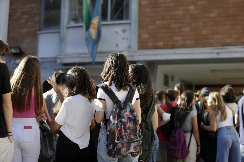 Rientro in classe sempre più salato: la spesa media delle famiglie è di 1200 euro