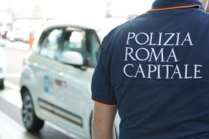 Da Fiumicino a Roma con una tariffa triplicata. Così un tassista ha truffato sei cinesi