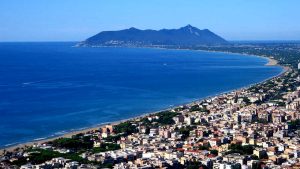 Spiaggia libera cercasi. Tra accessi vietati e maxi stabilimenti a Terracina il mare è diventato un miraggio