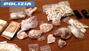 Scoperta rete di spaccio dai Castelli al litorale: 5 arresti