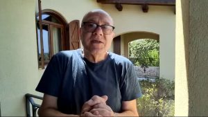 Carlo Verdone e gli auguri per Ferragosto: "Per chi sta al palo della morte abbiate fede, il bullo passerà"