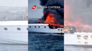 L'incendio dello yacht e le 11 persone salvate a Ostia: un'inchiesta marittima per chiarire le cause