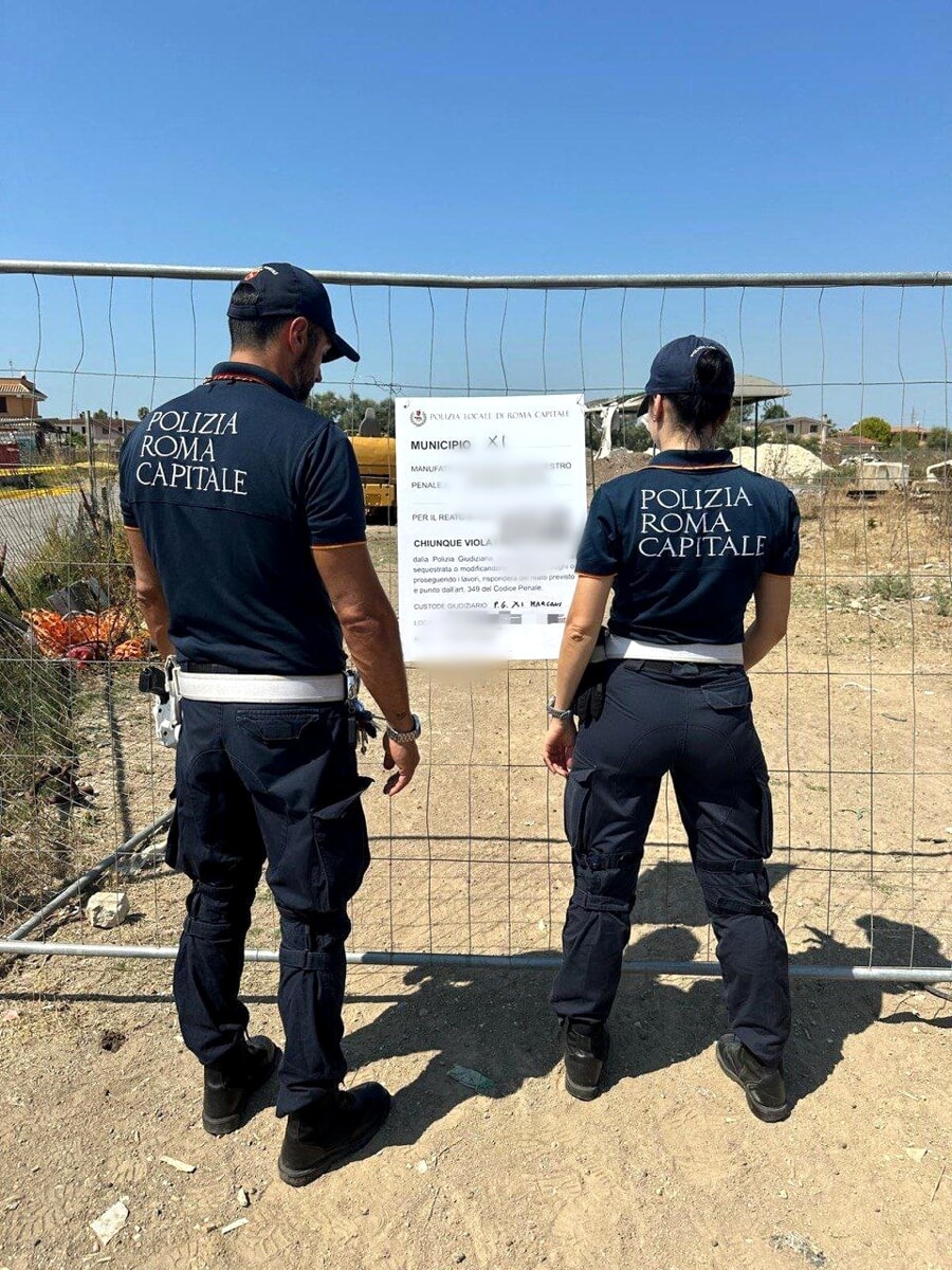 Occupa un terreno e sversa rifiuti pericolosi, sequestrata discarica abusiva