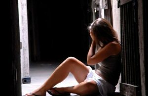 Violentata, sequestrata e rapinata dal suo compagno. La serata da incubo di una 37enne