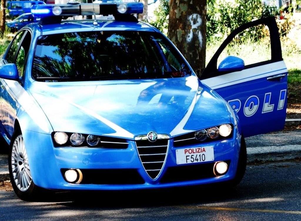 Nasconde in un minimarket la droga per i locali della movida della Roma "bene"