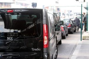 Ncc rispondono alle accuse di discriminazione verso i non vedenti: “Non siamo taxi e abbiamo regole diverse”