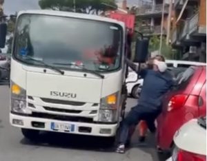 Balduina, operatore dell'Ama aggredito con calci e pugni dopo una discussione