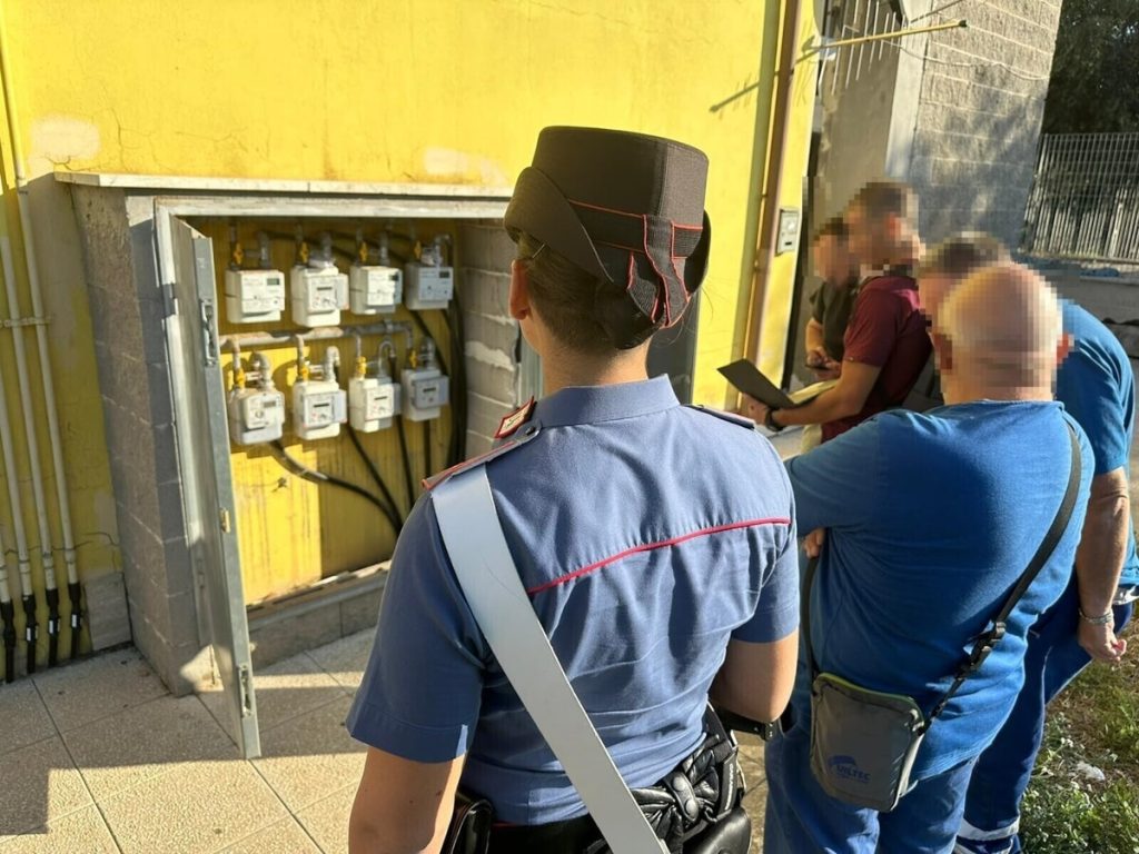 Ladri d'energia alle case popolari, uno occupava anche un appartamento