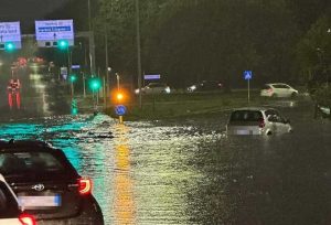 Temporale a Roma: strade allagate, disagi in città