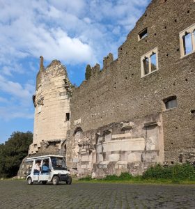 Appia Antica e Catacombe, visita guidata in golf cart (piccoli gruppi in inglese)