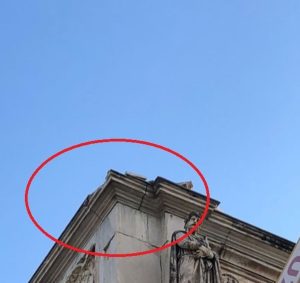 Il nubifragio ha colpito i monumenti di Roma: fulmine sull'Arco di Costantino, chiusi i sotterranei del Colosseo