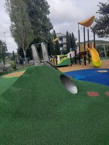 Casal Selce, inagurata una nuova area ludica: installata anche la prima panchina inclusiva di tutto il municipio