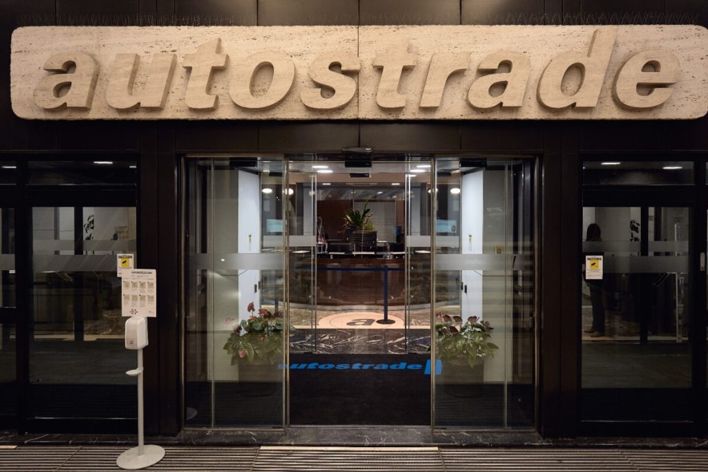 Permessi retribuiti ai dipendenti di Autostrade per l'Italia per accompagnare i figli il primo giorno di scuola