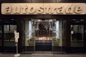 Permessi retribuiti ai dipendenti di Autostrade per l'Italia per accompagnare i figli il primo giorno di scuola