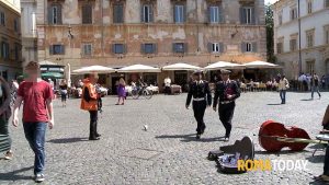 Affitti brevi e turistificazione, dai rioni di Roma un appello alla politica: "Presto un regolamento"