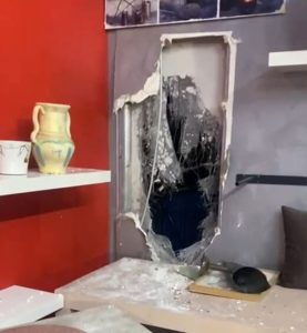 Banda del buco chiassosa: i residenti sentono i rumori e li fanno arrestare