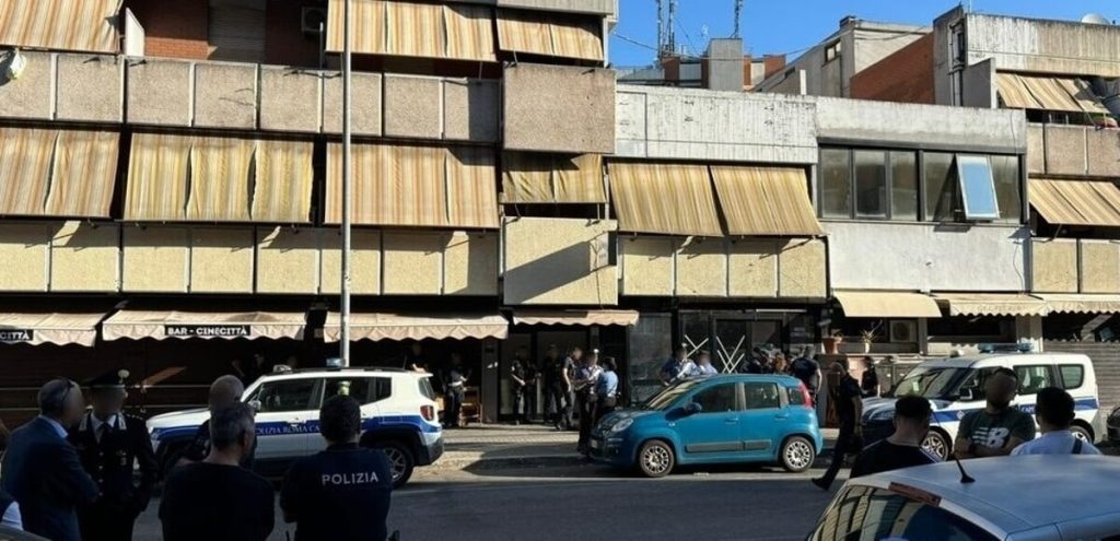 Un nuovo censimento all'ex hotel Cinecittà. Ora anche il presidente del municipio chiede lo sgombero e il presidio fisso