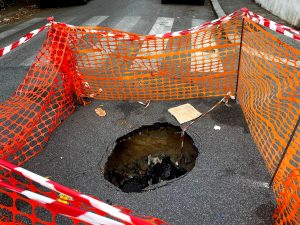 Balduina sprofonda ancora, c'è una voragine a via Lucilio