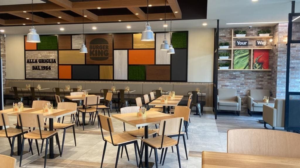 Un Burger King sotto al Cupolone: cittadini preoccupati dal caos traffico e sporcizia