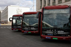 I bus elettrici arrivano in periferia: "Nella Capitale solo mezzi di ultima generazione"