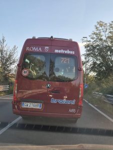 Curve troppo strette, a Cecchignola niente bus elettrici. E gli studenti restano a piedi