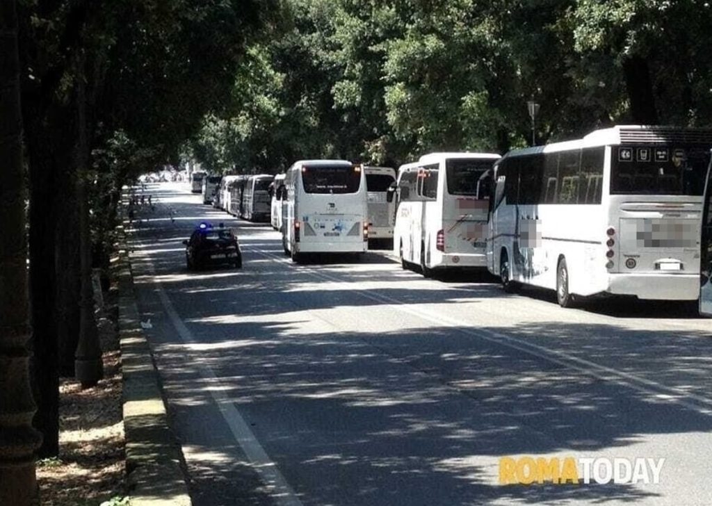 Giubileo, Roma triplica le tariffe per i bus turistici che vogliono entrare in centro