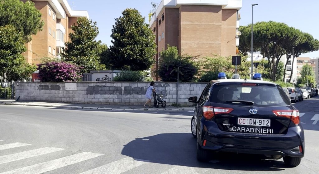 Tentato omicidio a Centocelle, 18enne accoltellato al collo. L'aggressore si nasconde per giorni