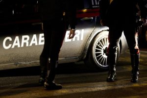 Investita mentre attraversa sulle strisce. Morta 39enne, caccia al pirata della strada