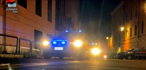 Latinos armati e pronti a saccheggiare appartamenti, bloccati prima del furto