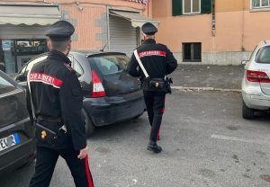 Spara contro una saracinesca, incastrato da un video su TikTok