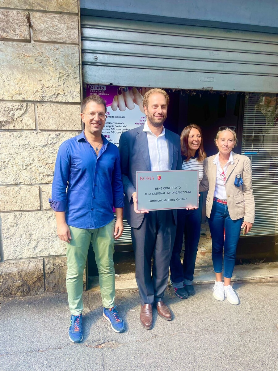 Il negozio in mano alla malavita diventerà un centro di formazione per donne vittime di violenza