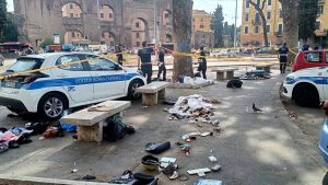 Mercatini abusivi, a Porta Maggiore ogni giorno rimossi 400 chili di merce e ciarpame