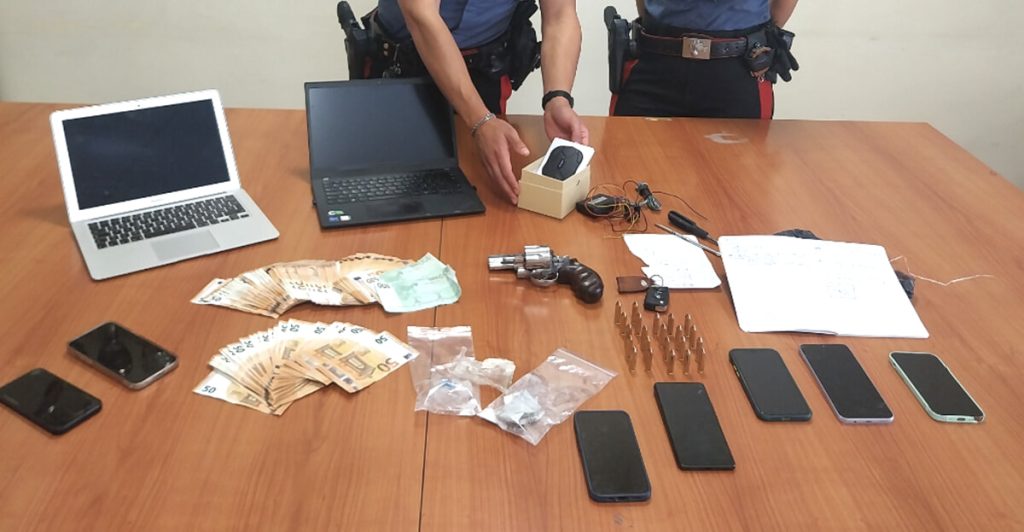 In comunità con crack e una pistola rubata, arrestato
