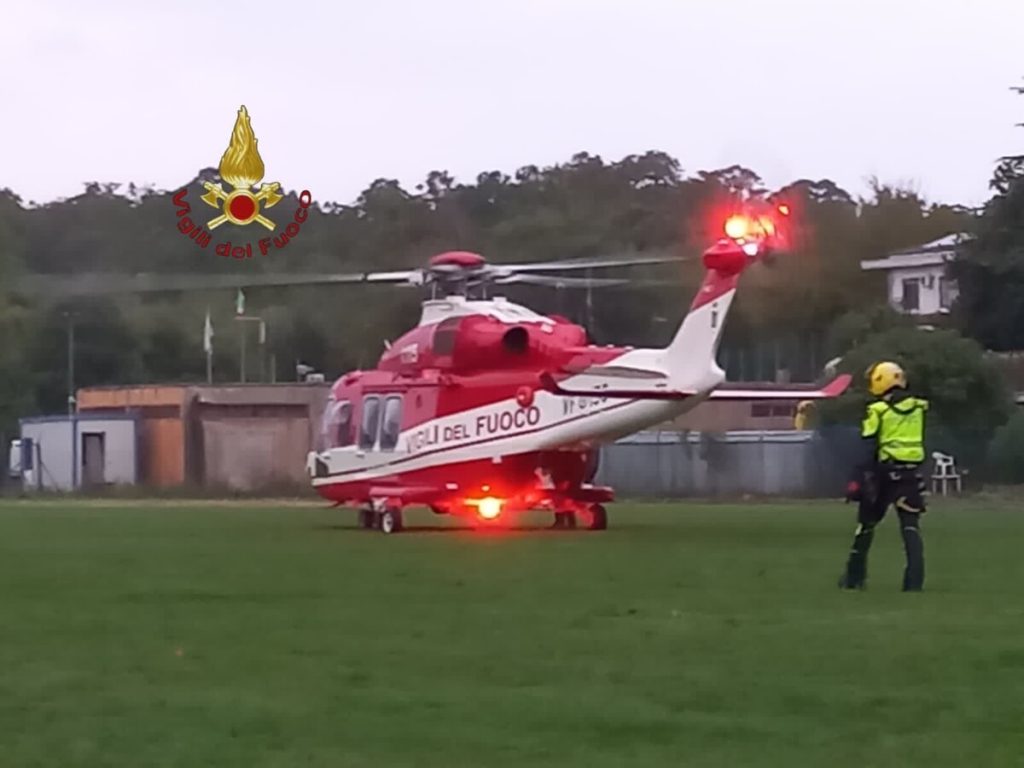 Si perdono nel bosco: due israeliani trovati dai vigili del fuoco