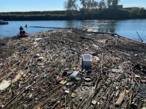 I fondi a disposizione non vengono usati ed i rifiuti dai fiumi continuano a finire nel mare