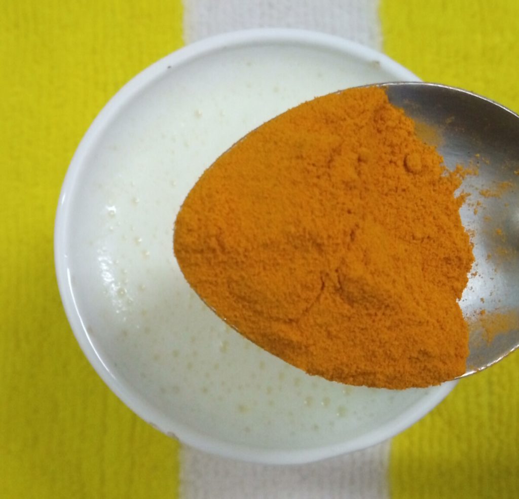 Golden Milk, le proprietà benefiche e la ricetta originale di questa bevanda miracolosa