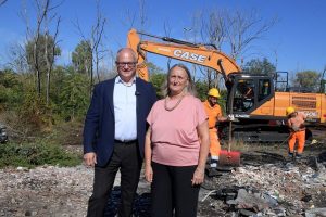 Parco di Centocelle: avviata la rimozione dei rifiuti bruciati con l’incendio di due anni fa